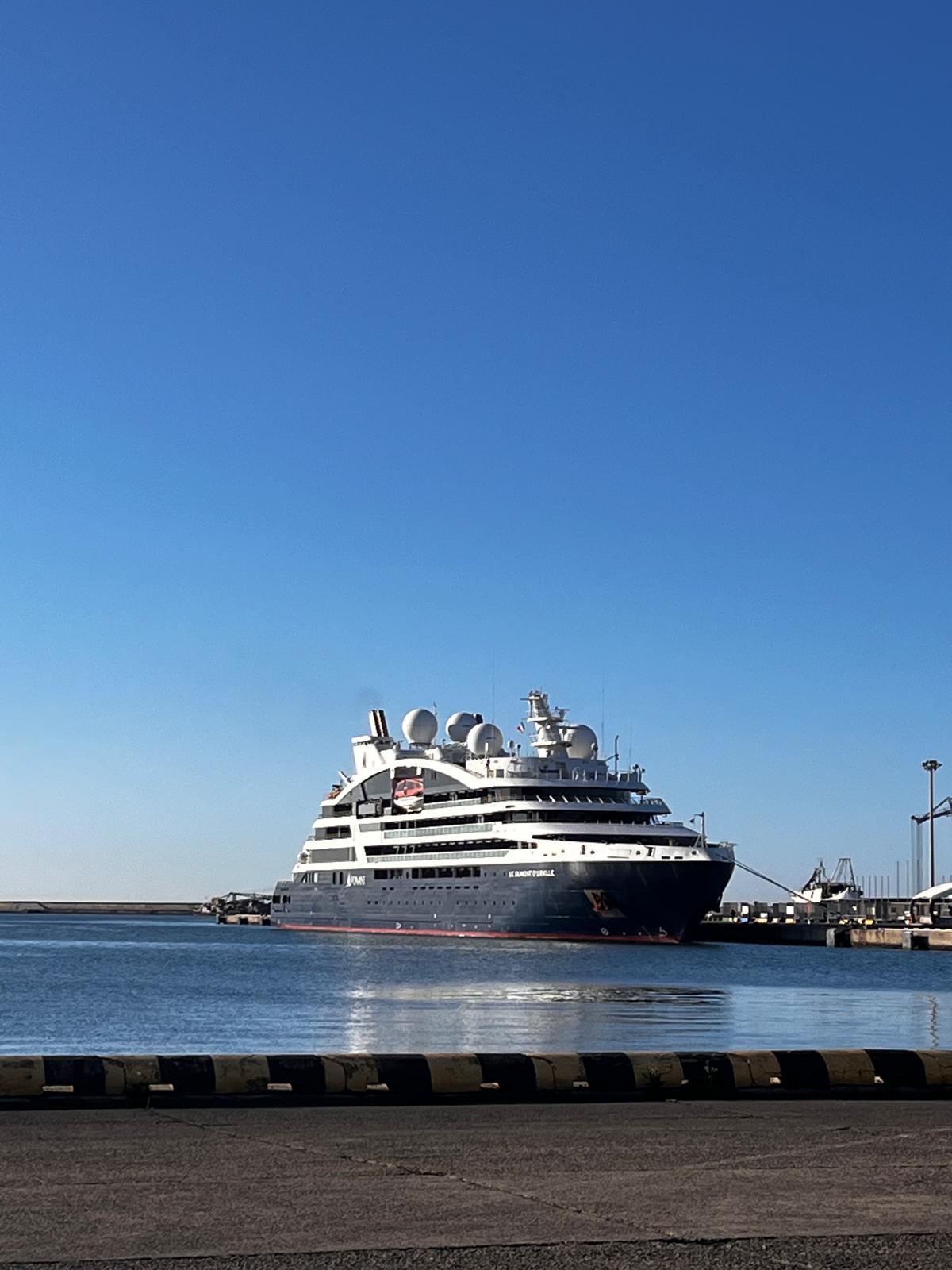 La Prima Volta della Dumont D’Urville al Porto di Cagliari: Un Nuovo Capitolo per il Turismo Crocieristico Sardo